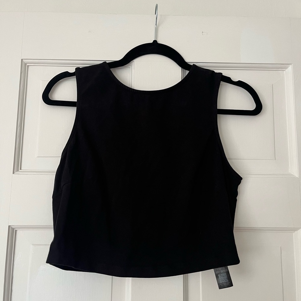 Black crop tanktop
